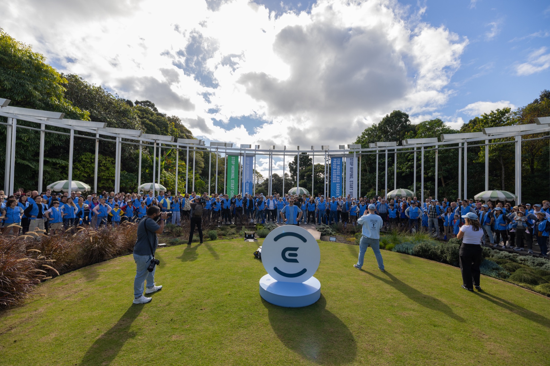 Ecovacs — The Dad Stance, Guinness World Record 2