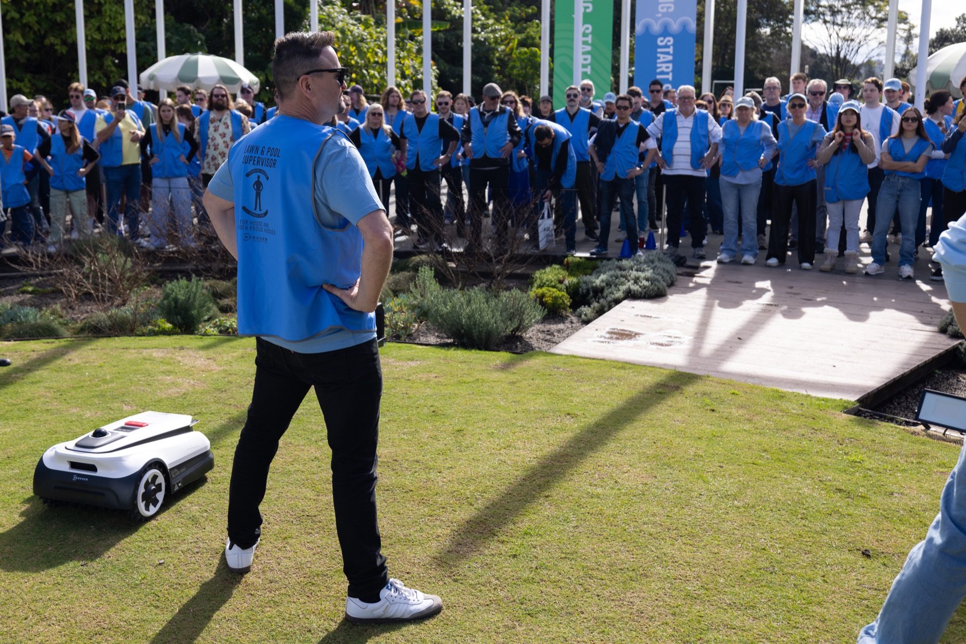 Ecovacs — The Dad Stance, Guinness World Record 6
